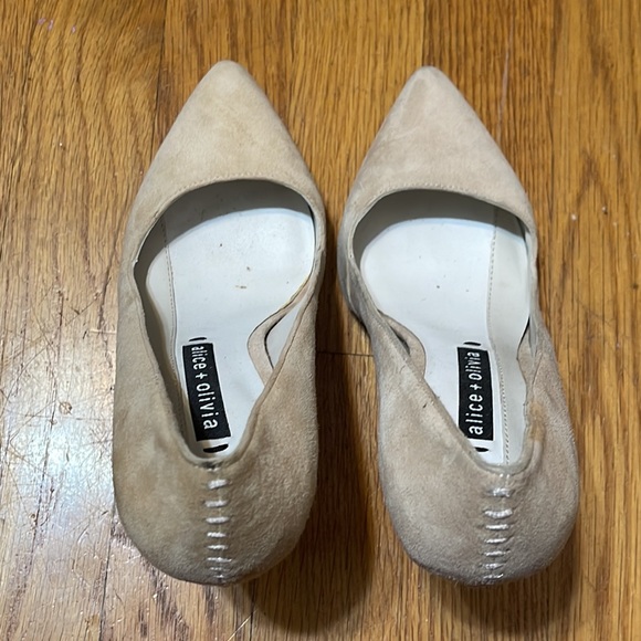 Alice & Olivia Cream Kid Suede Pumps sz 37 - Picture 8 of 9